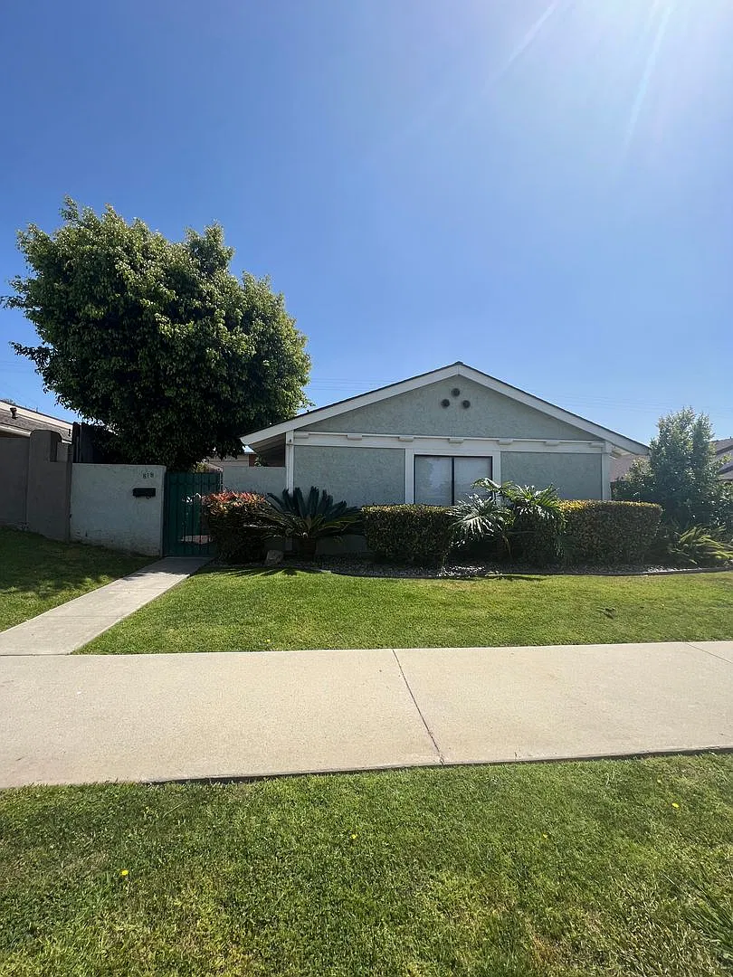 812 & 818 E. Fairway Dr. — Photo 1