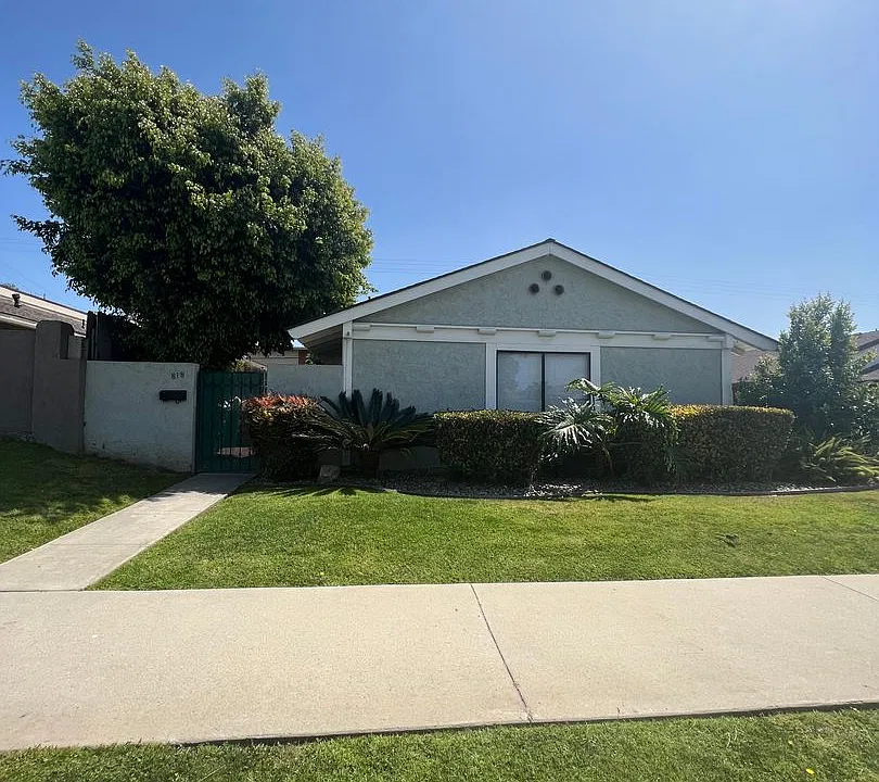 812 & 818 E Fairway Dr