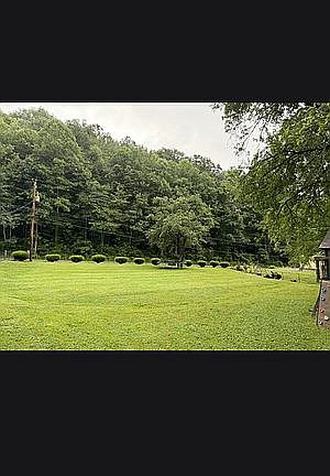 3rd image of 1011 Stoney Ridge Rd