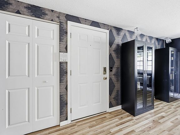 5th image of 5 Maple Crest Cir APT E