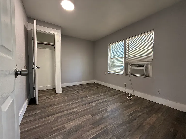 650 Riverside Dr — Photo 8