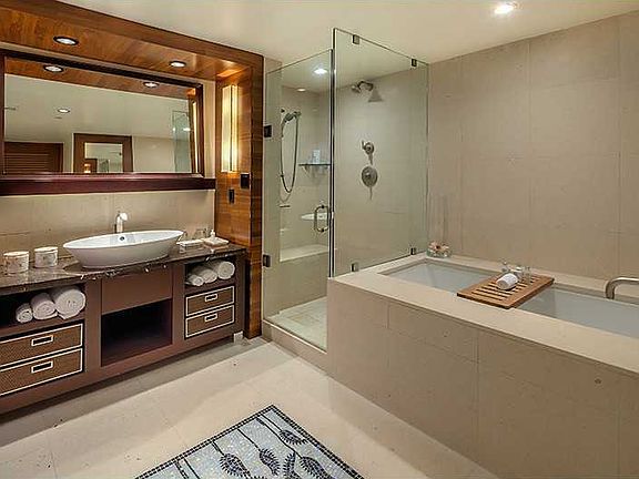 4th image of 6801 Collins Ave #609