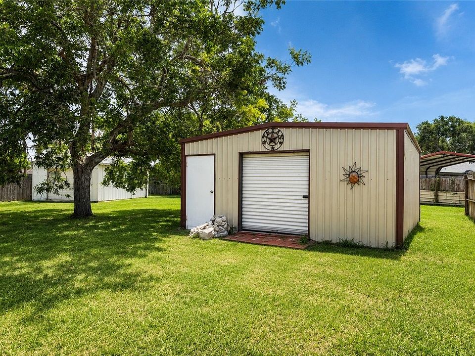 2nd image of 3201 E Bayberry Pl