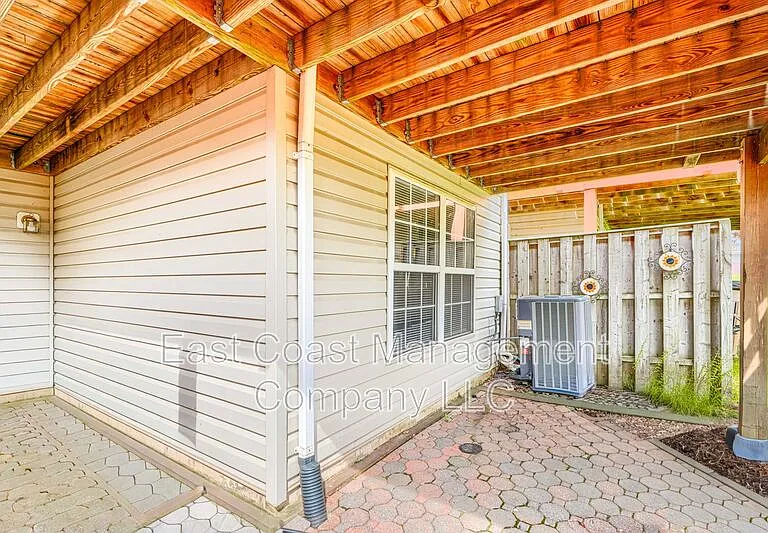 403 Deerhill Cir — Photo 37
