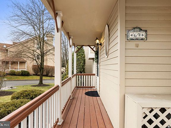 5th image of 69 Main St