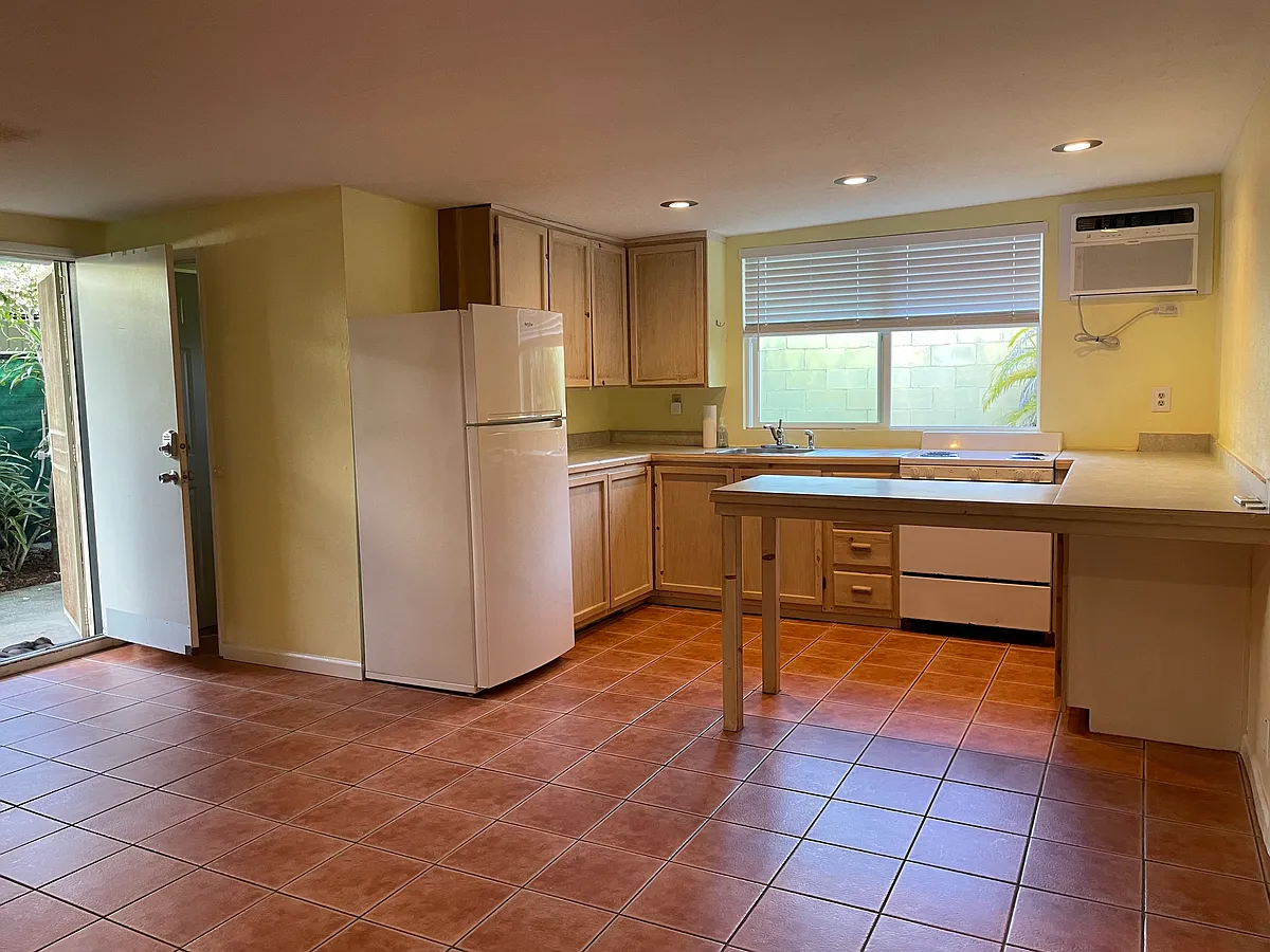 Building Photo - 166 Hauoli St #A