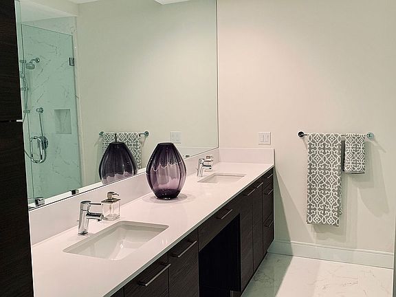 5th image of 100 1st Ave N #1407