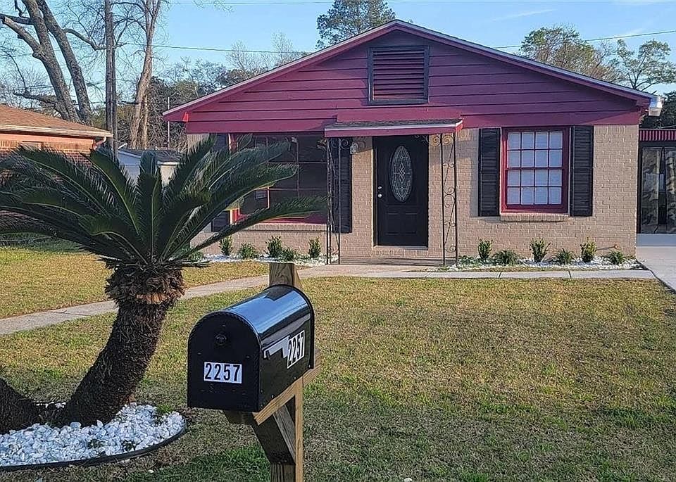 1st image of 2257 Roberta Dr