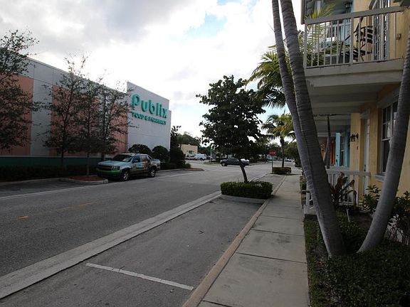 2nd image of 810 3rd Ave N #1