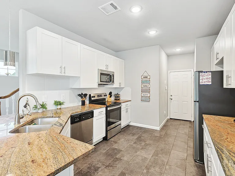 200 E Rogers St — Photo 11