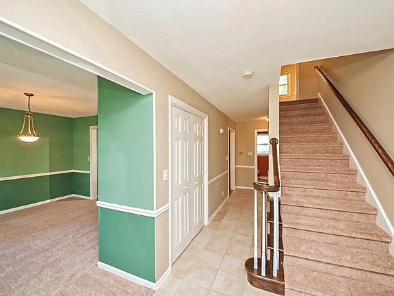 4th image of 885 Oakridge Dr