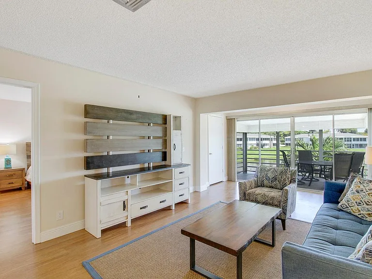2730 SW 13th St #203 — Photo 3