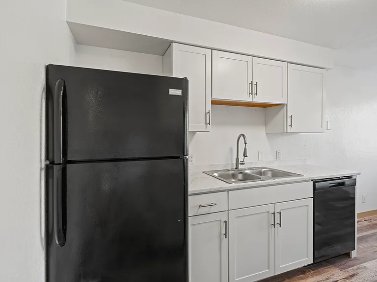 Park Ridge Apartments — Photo 2