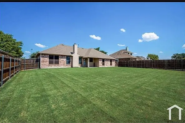 3 bed, 1726 sqft, $3,394 — Photo 3