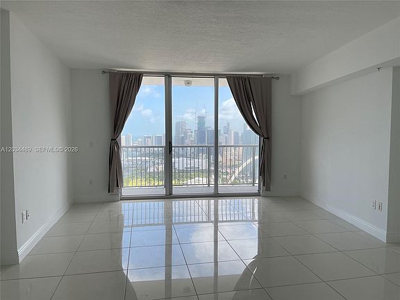 5th image of 1750 N Bayshore Dr APT 5408