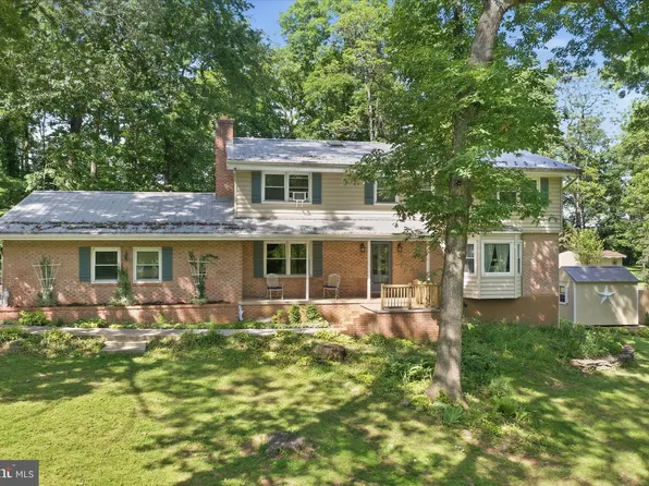 1084 Ridge Rd S, Martinsburg, WV 25403