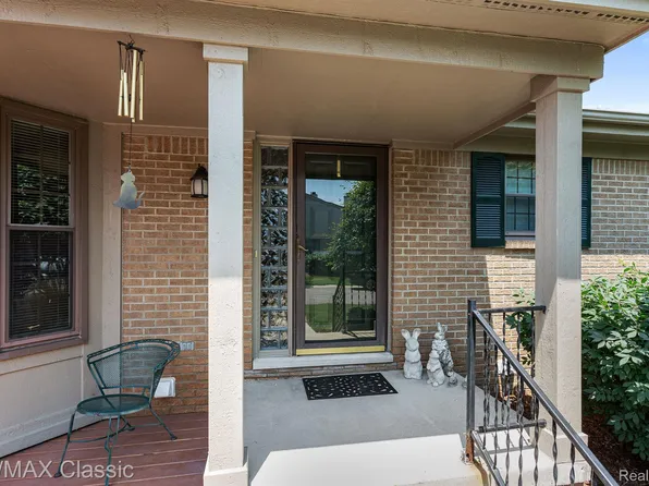 38360 Chessington, Farmington, MI 48331