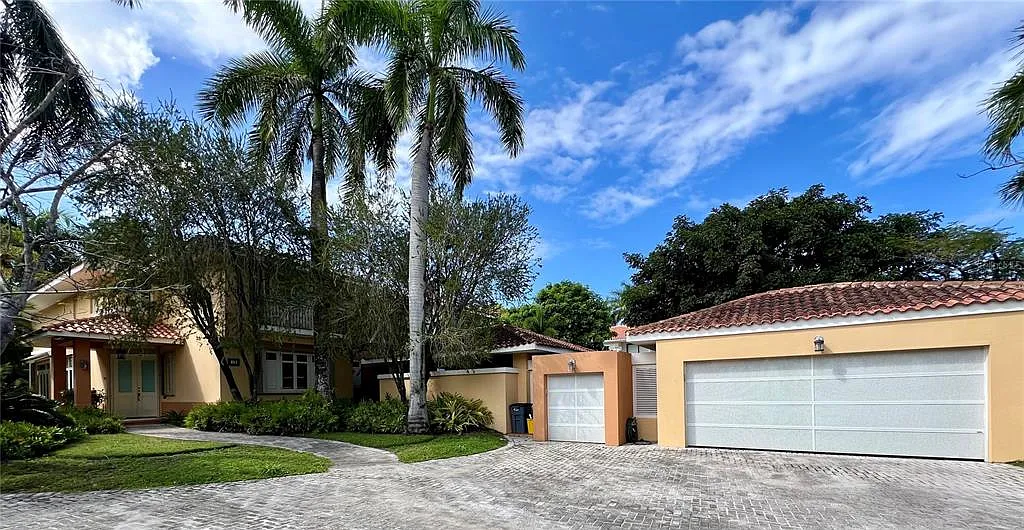 3 bed, 4.0 bath, 3245 sqft, $22,000 — Photo 1