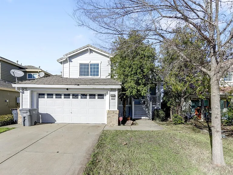 Frontera Dr — Photo 1