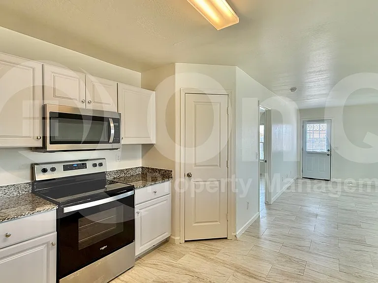 1081 W Palo Verde Ave — Photo 3
