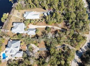 911 Sunset Cir, Carrabelle, FL 32322