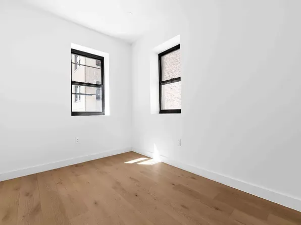 18 East 13th Street image 2 of 13