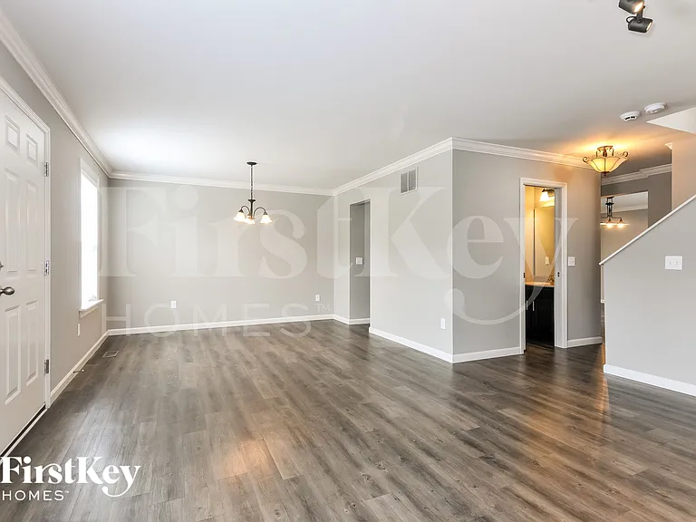 1007 Carpathian Dr — Photo 3