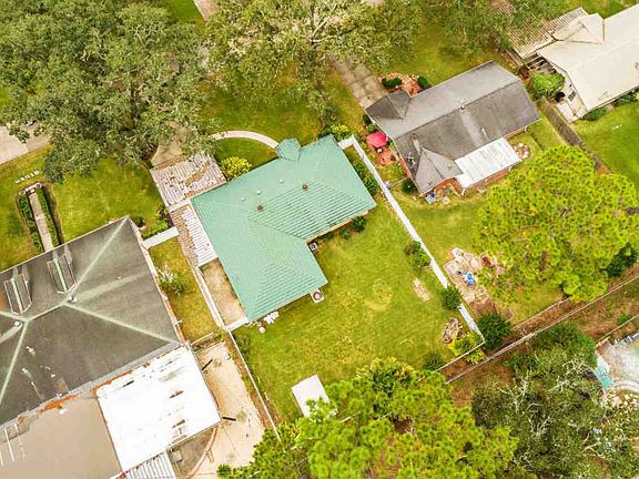 3rd image of 813 Funderburk Ave