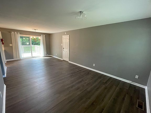 4th image of 8233 Fallen Rock Dr