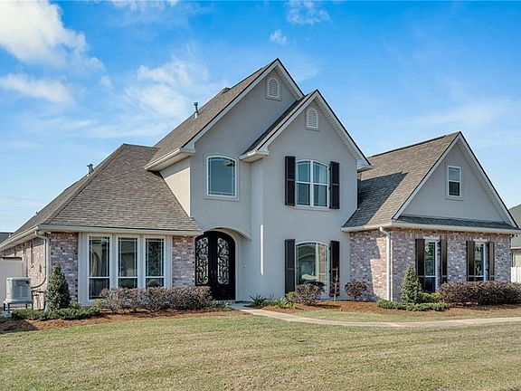 3rd image of 104 Live Oak Ln