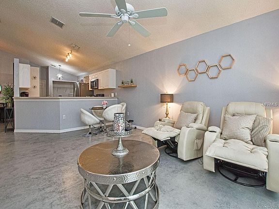 3rd image of 122 Tivoli Cir