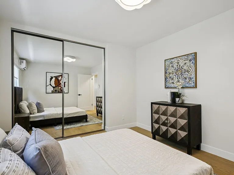 1824 Fairburn Ave — Photo 14