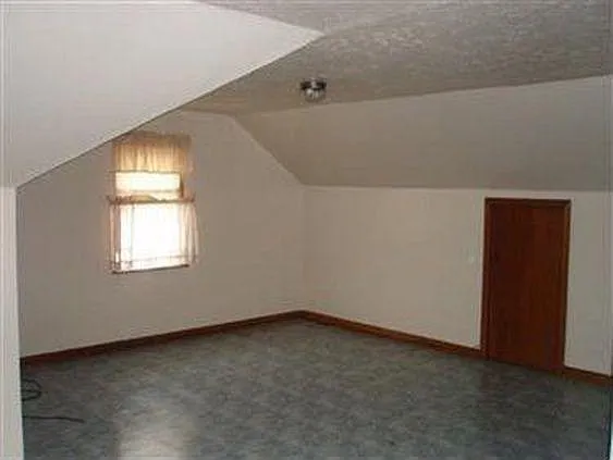 Building Photo - 4105 E 187th St