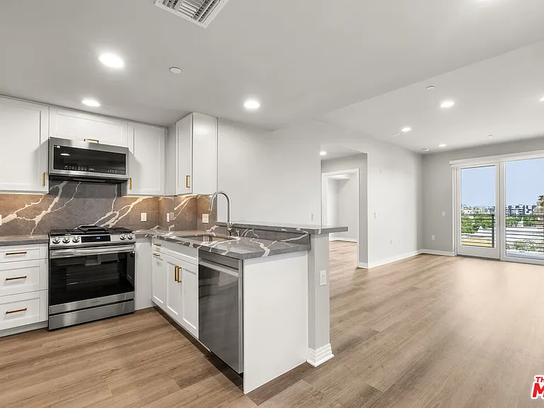 7428 Santa Monica Blvd #308 — Photo 1