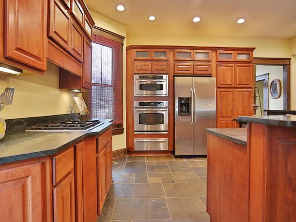 3rd image of 2108 Kenilworth Pl