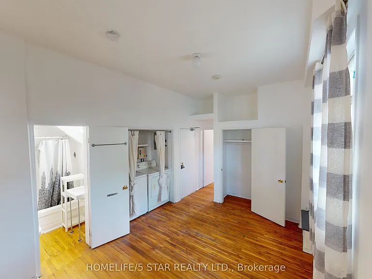 221 Bathurst St #4 — Photo 4