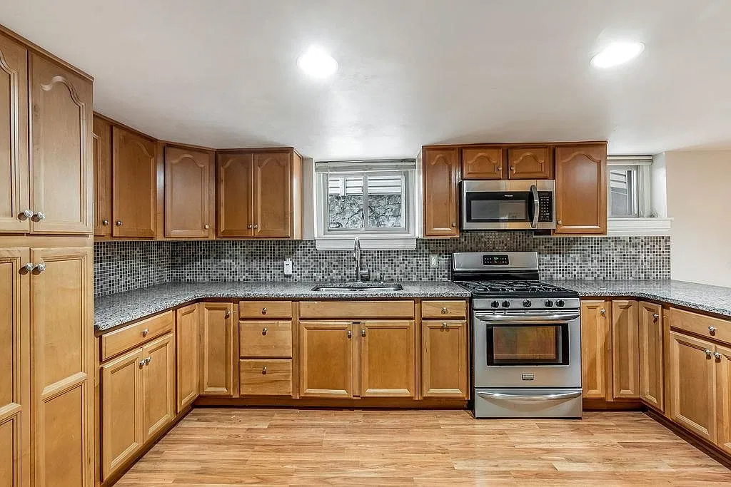 1 bed, 1.0 bath, 700 sqft, $2,200 — Photo 2