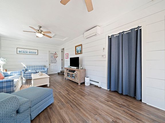 4th image of 26 Sanddollar Cir