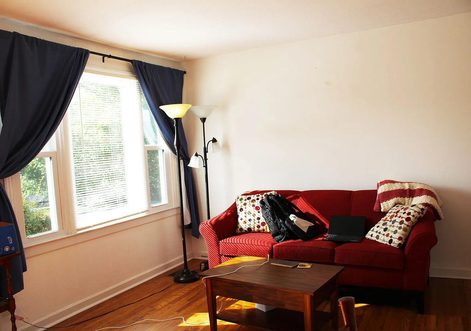 Renovated Sapphire Manor Condo — Photo 3