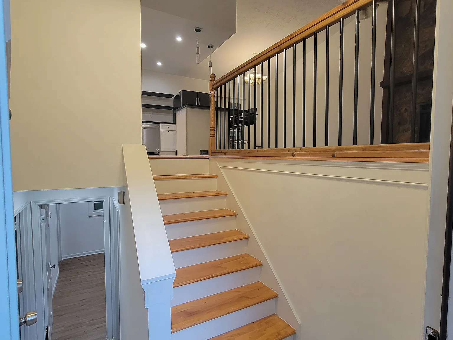 5 bed, 2000 sqft, $2,700 — Photo 3