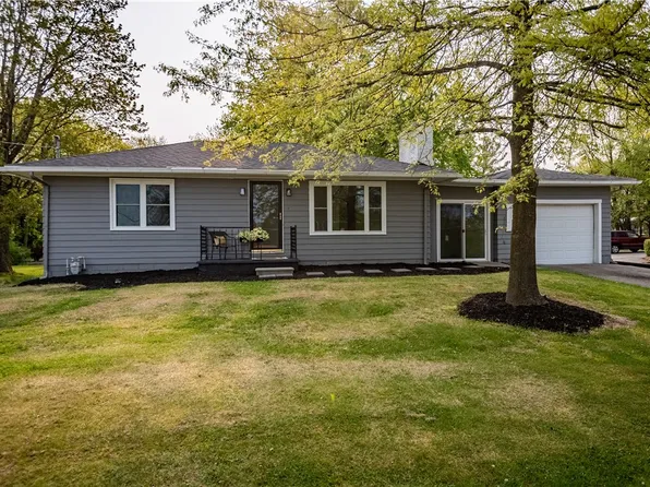 856 N Buhl Farm Dr, Hermitage, PA 16148