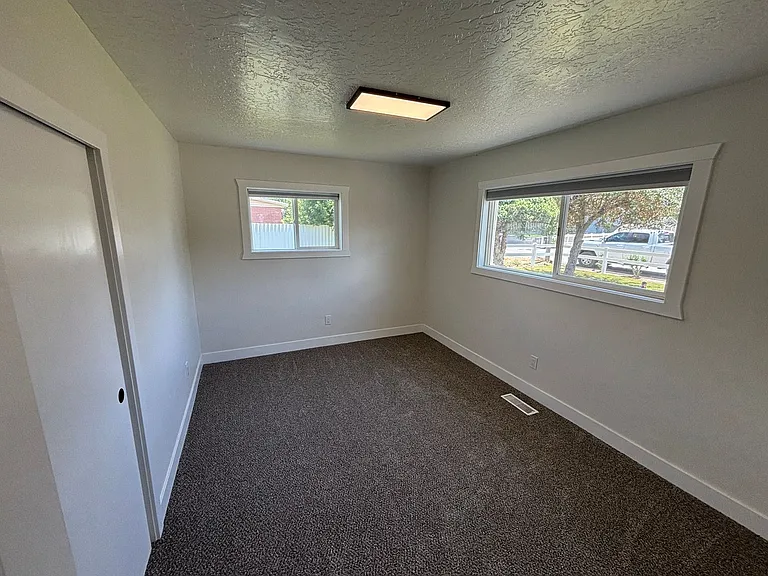 1091 E Mecham Ln — Photo 10