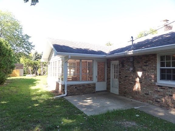 3rd image of 2501 W Johnson Rd
