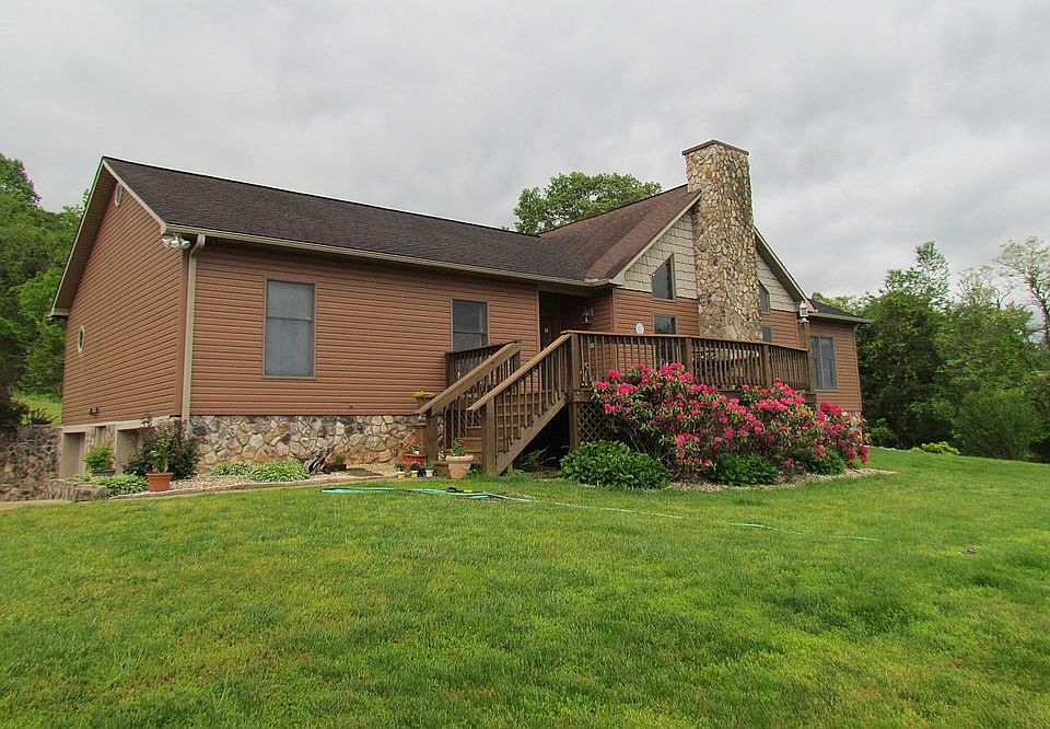 1st image of 170 Carmel Hl
