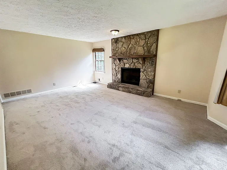 2491 Annandale Dr — Photo 4