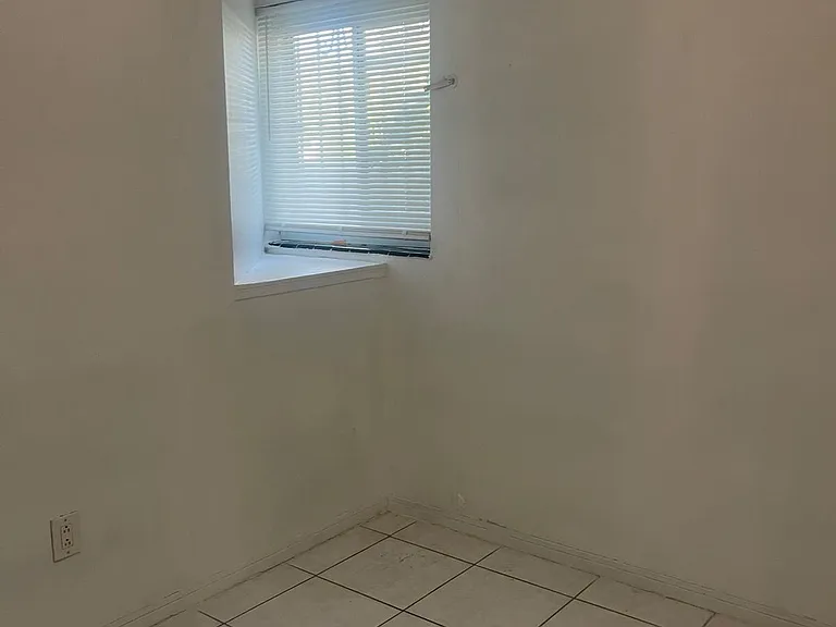 4950 N Miami Ave #B — Photo 8