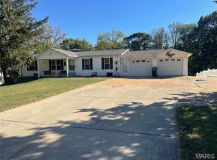 5416 Terry Dr, High Ridge, MO 63049