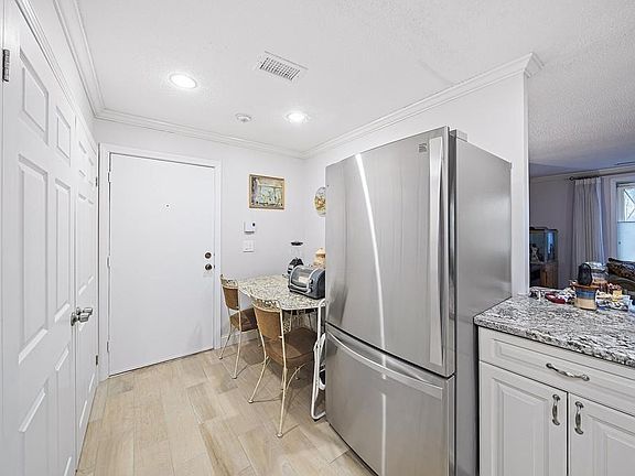 3rd image of 16 Royal Lake Dr APT 3