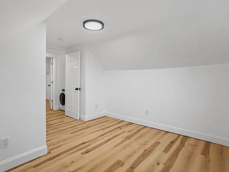 49 Farrell Ave — Photo 16
