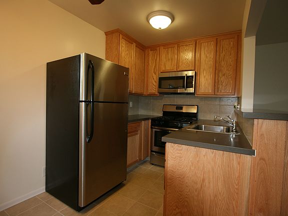 3rd image of 4814 Lincoln Ave APT A